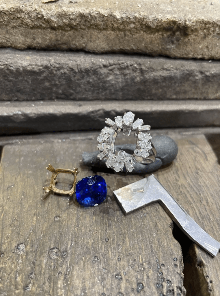 Saphir 6 cts, bague or et platine